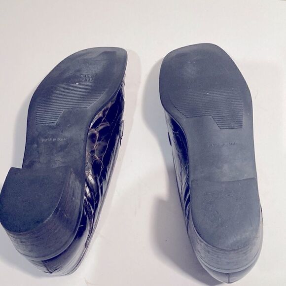 Vintage Stuart Weitzman brown croc leather slip on loafers 1.5” heel - Picture 7 of 8